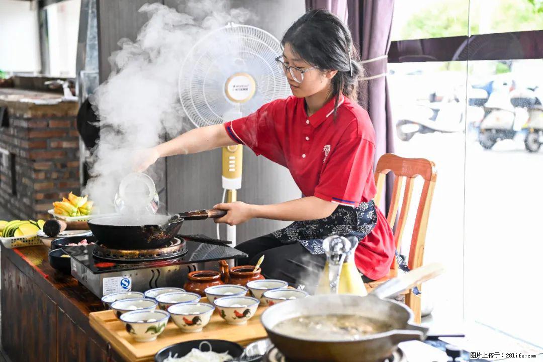 全网追的“扁担女孩”，找了一份暑假工，时薪12元 - 兰州生活资讯 - 兰州28生活网 lz.28life.net